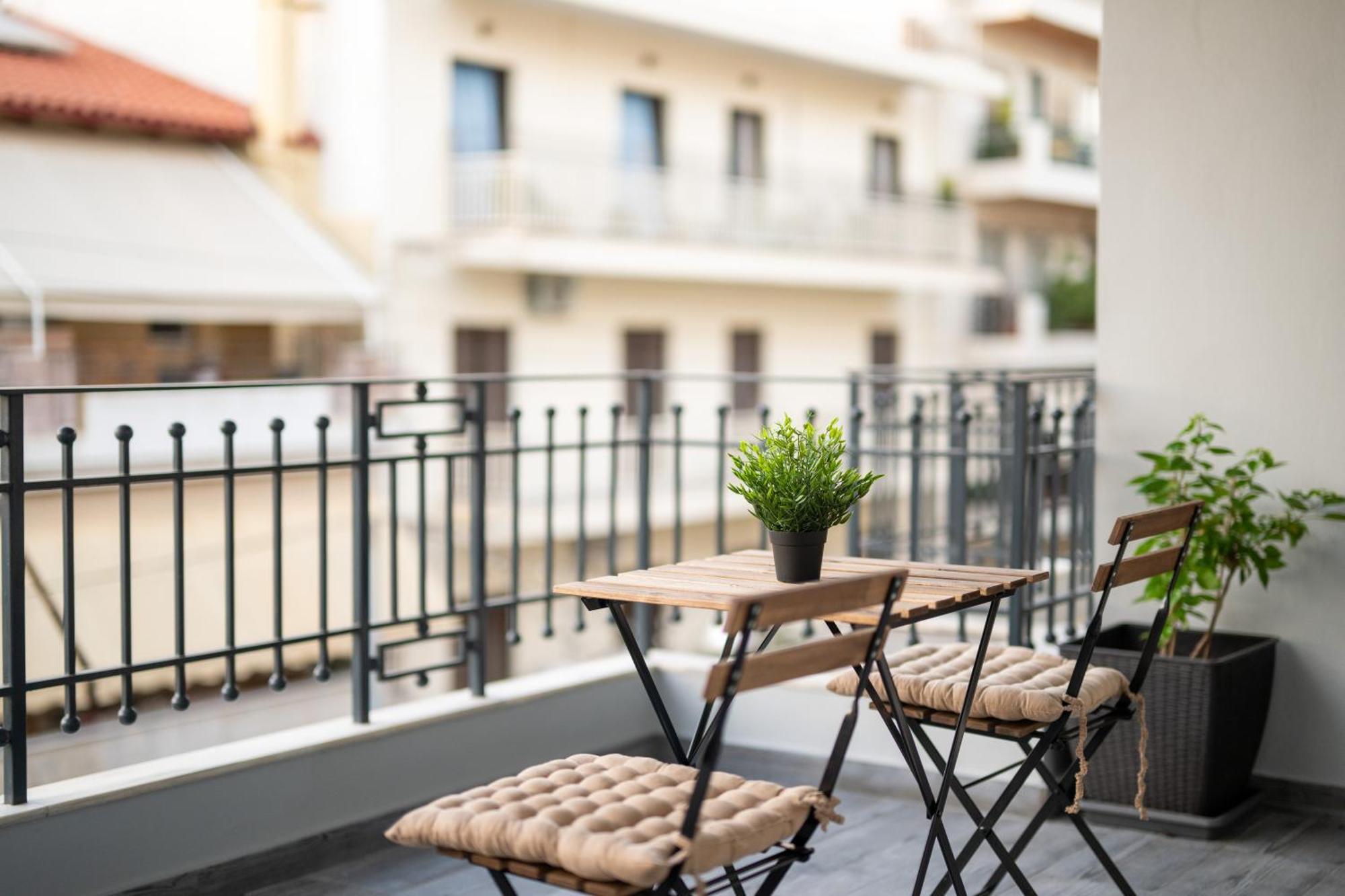Il Centro Apartment Aigio Exterior photo