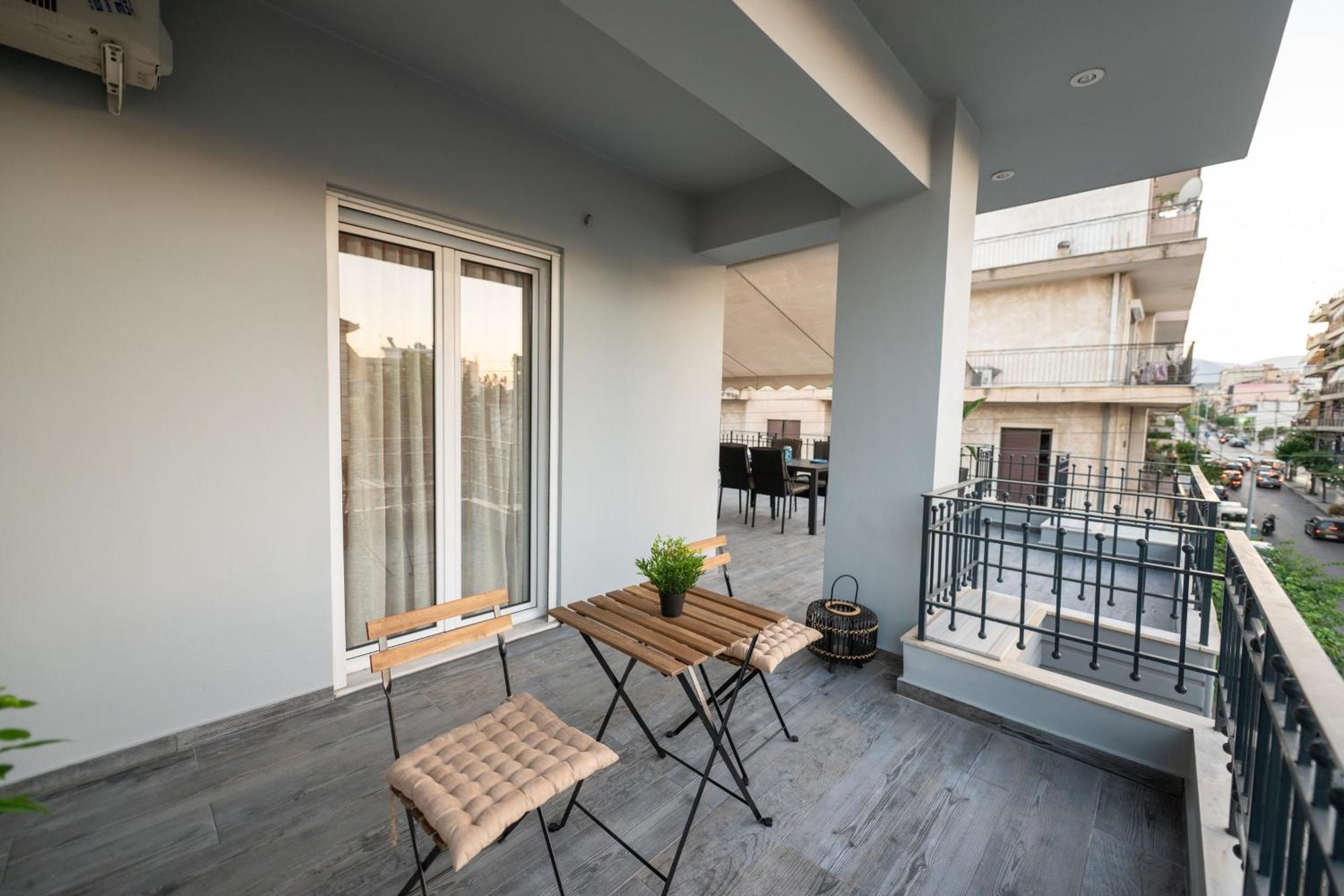 Il Centro Apartment Aigio Exterior photo