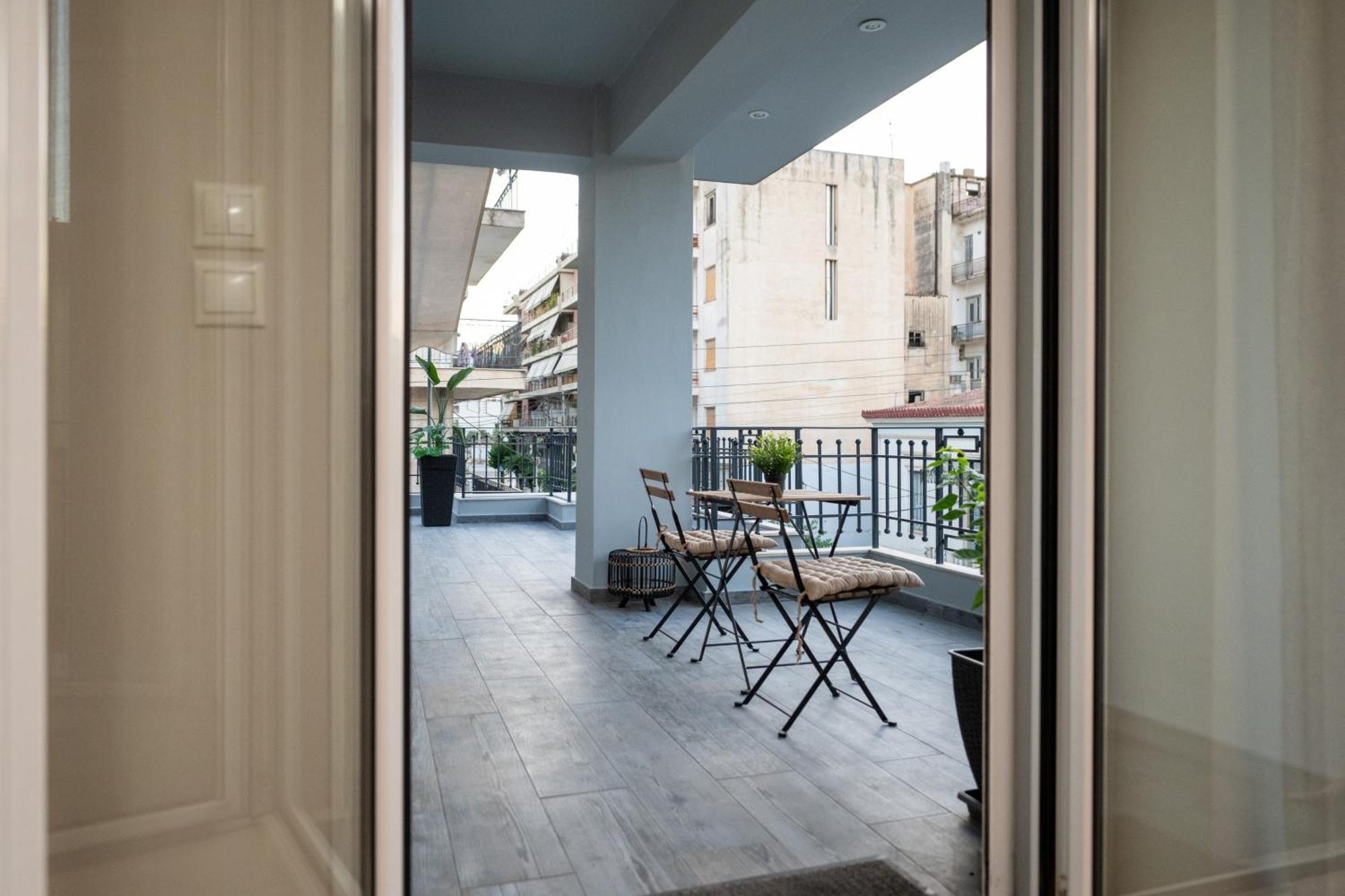 Il Centro Apartment Aigio Exterior photo