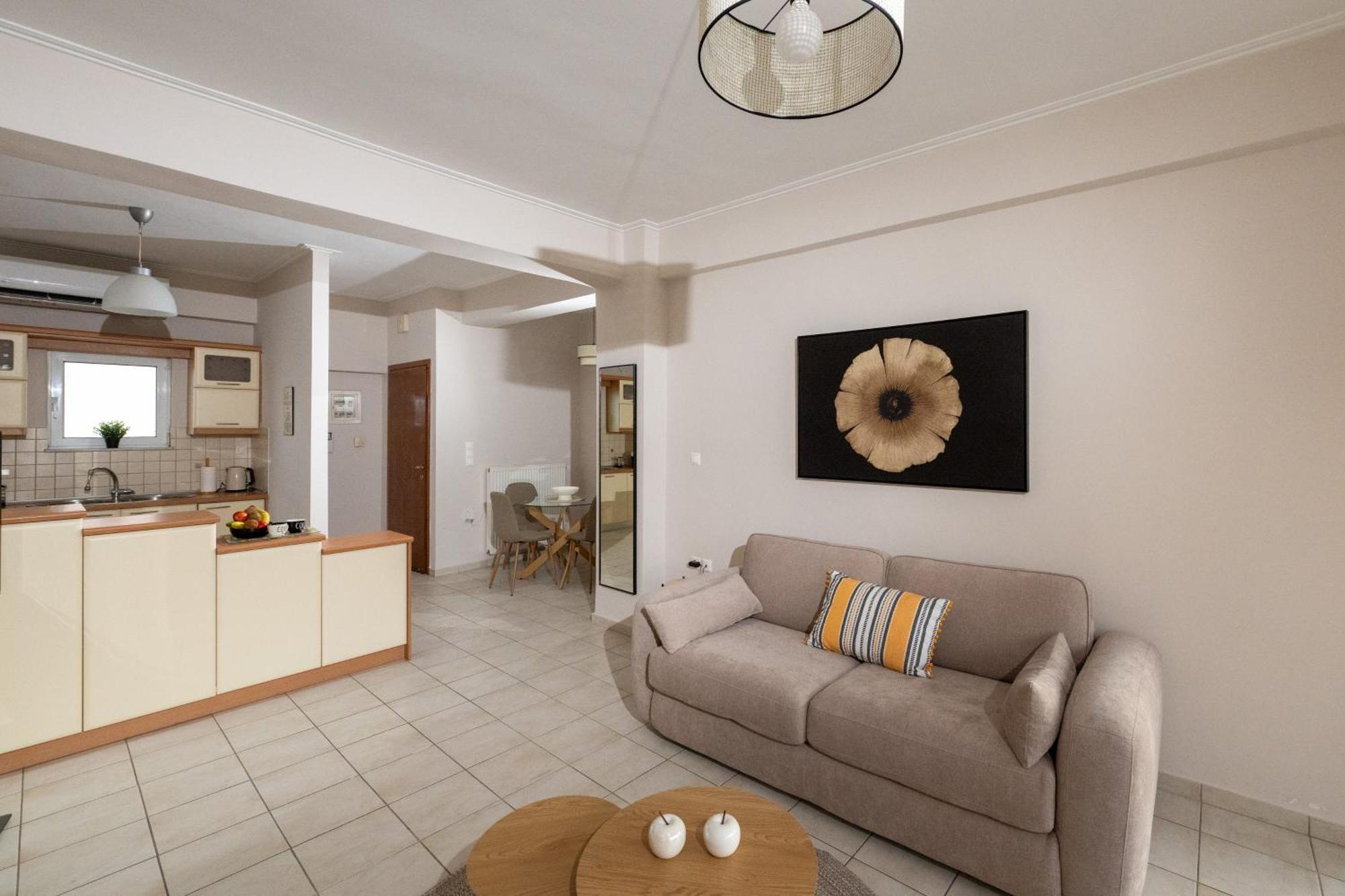 Il Centro Apartment Aigio Exterior photo